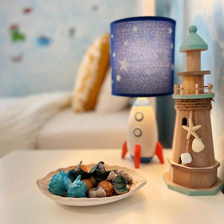 Cozy Fairytal Garden Apartment, Family Friendly, Free Parking, 15 Min To Airport Atenas Exterior foto