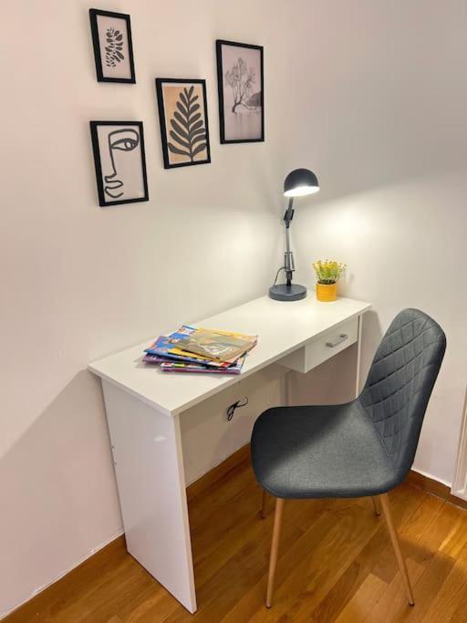 Cozy Fairytal Garden Apartment, Family Friendly, Free Parking, 15 Min To Airport Atenas Exterior foto