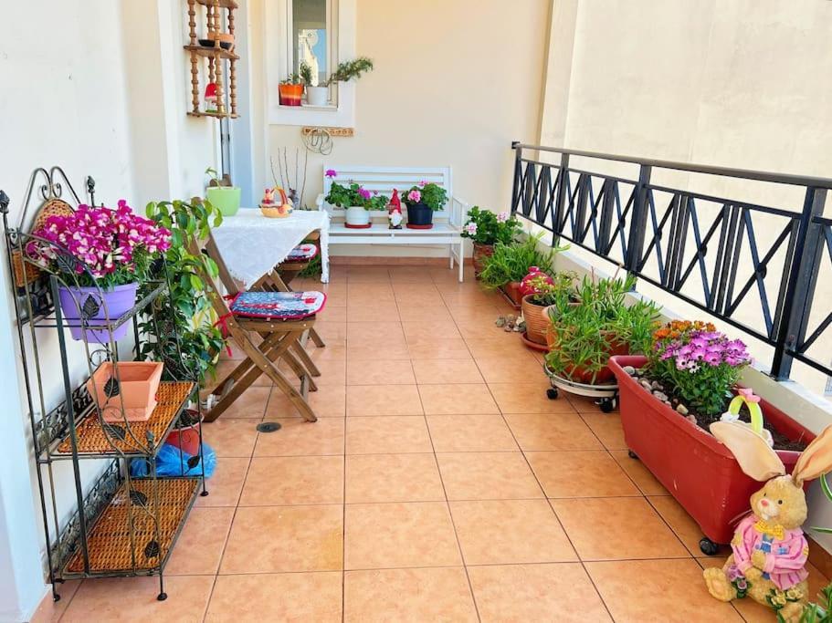 Cozy Fairytal Garden Apartment, Family Friendly, Free Parking, 15 Min To Airport Atenas Exterior foto