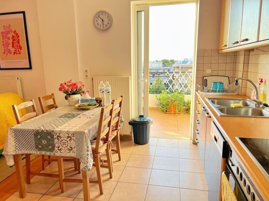 Cozy Fairytal Garden Apartment, Family Friendly, Free Parking, 15 Min To Airport Atenas Exterior foto